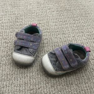 See Kai runs purple flower shoes